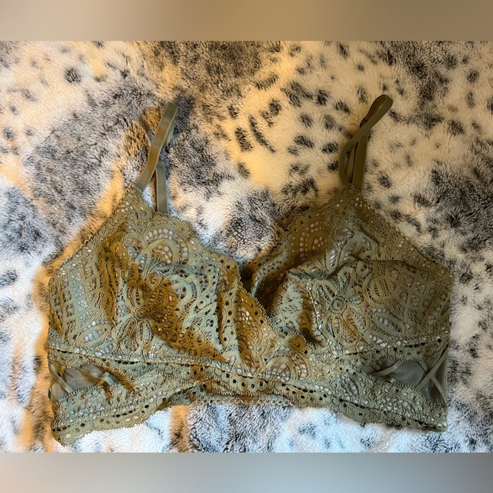NWT Victoria's Secret lace wireless mesh bralette L